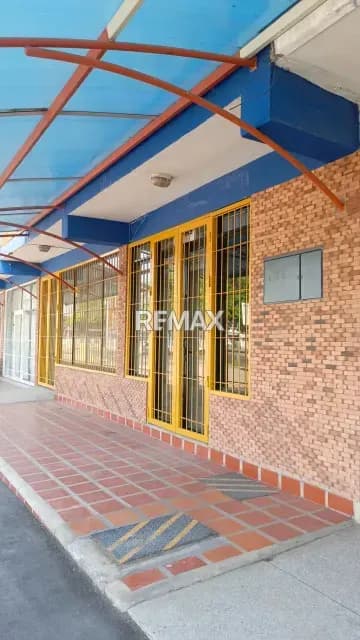 EN ALQUILER LOCAL COMERCIAL UBICADO EN LA AV, INTERCOMUNAL