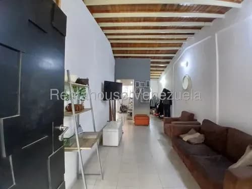 Se Vende Comoda Y Conservada Casa En Cabudare. Fc # 26-16535.