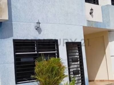 En Venta: Town House en Res. Villa Bahía, Av. Siegart