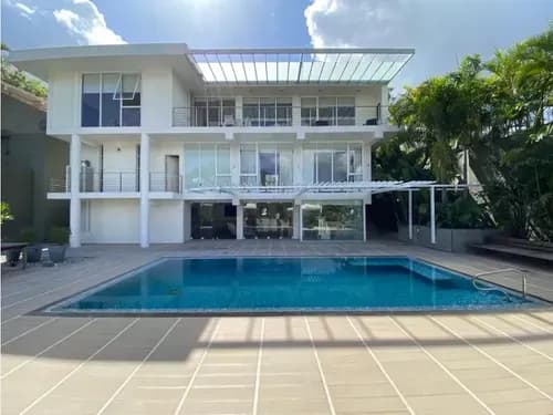 Se Vende Casa 900m²- 3h+s5b+s6p En Prados Del Este