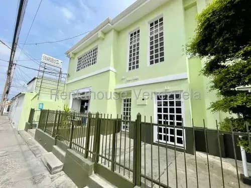 Gabriela Irastorza Ofrece En Alquler Bella Oficina Moderna, Cod 26 19323, En Barquisimeto Centro, Con Todos Los Servicios Basicos, En Optimas Condiciones Contactame!.