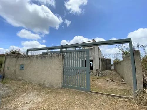 Terreno En Caicaguana Con Casa Por Terminar. Calle Ciega, En La Via Al Club Furia.
