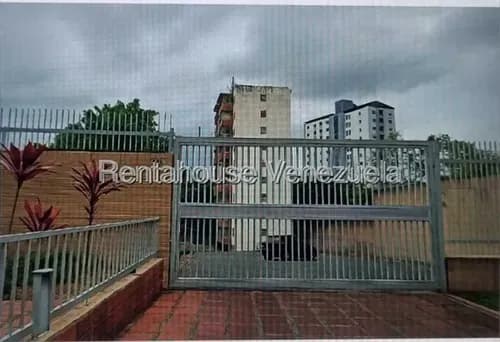 Apartamento En Alquiler En La Urb. El Marqués 26-18174