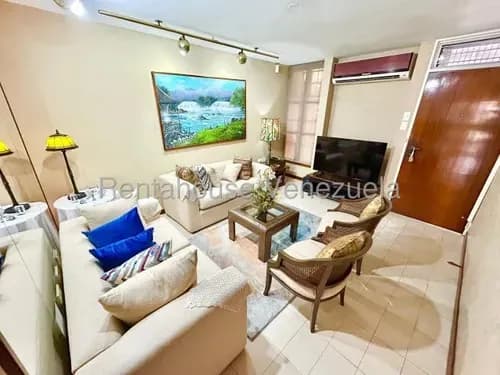 Daniela Linarez Vende Prestigiosa Casa Equipada Y Amoblada De 200mt2 Con 4 Habitaciones, 3 Baños, Planta Eléctrica, Patio Con Terraza, Tanque Subterráneo 11000l En Urb. El Parral Barquisimeto