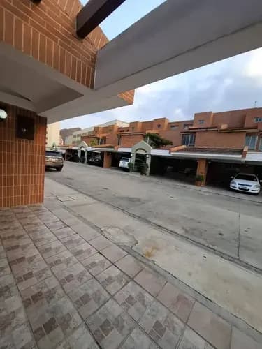 Town House En Venta Mañongo Con Planta Eléctrica Total Y Pozo De Agua