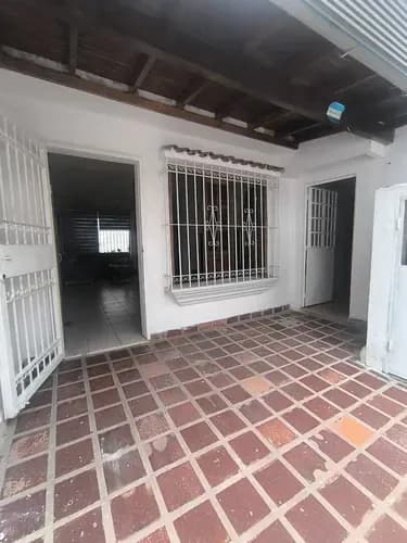 Venta De Apartoquinta Para Actualizar Urb. El Parral