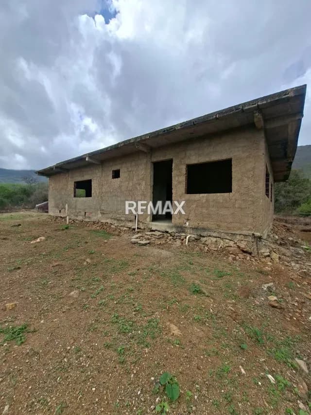 EN VENTA TERRENO CON BIENECHURIA EN SAN JUAN BAUTISTA