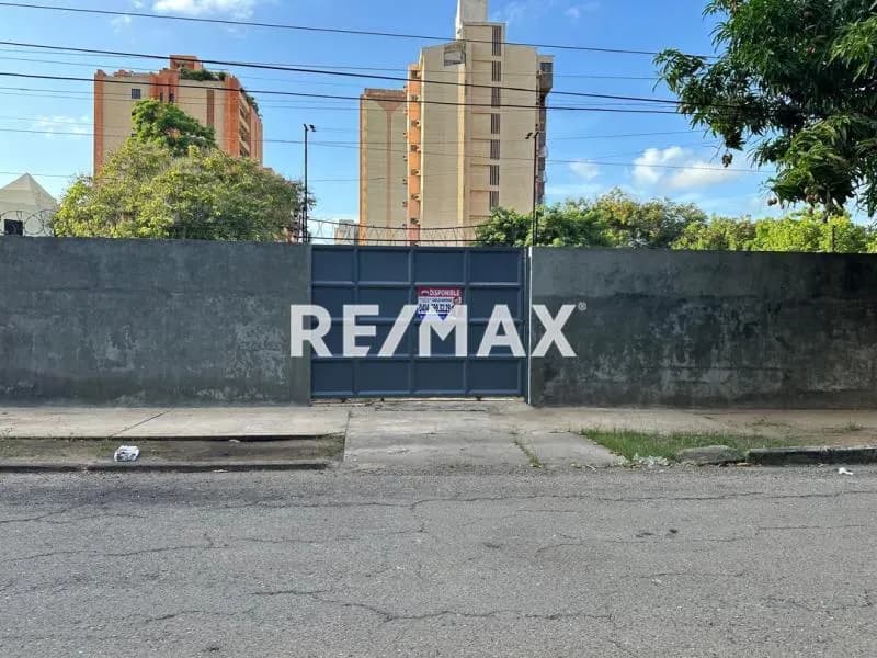 VENTA TERRENO EN AV 20
