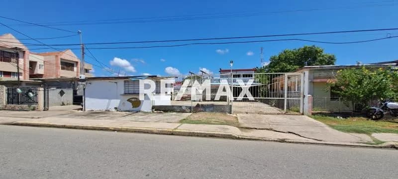 Terreno con Construcción Calle Mérida