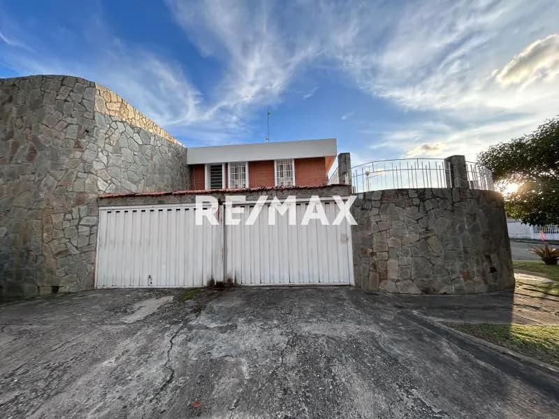 Casa quinta de dos plantas en venta tipo chalet en calle cerrada de Lomas del este