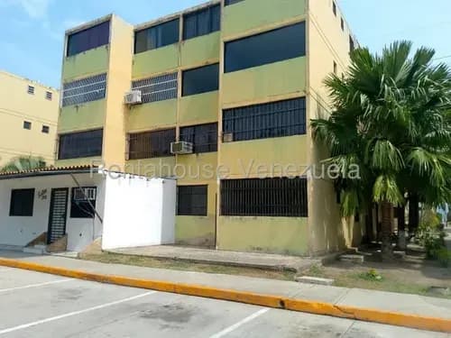 Julio Latouche 26-17326 Apartamento En Venta Los Guayos Buenaventura, Hermosa Cocina, 2 Habitaciones 2 Baños Piso Bajo. Seguridad, Pozo De Agua.