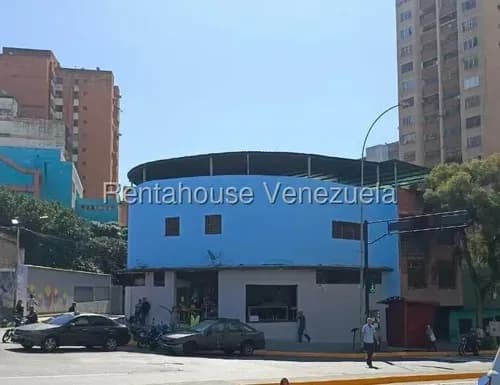 Local Comercial De Tres Plantas Más Terraza, Listo Para Remodelar; Ubicado En Uno De Los Mejores Puntos De La Parte Alta De La Avenida Baralt En La Pastora Mls #26-15676