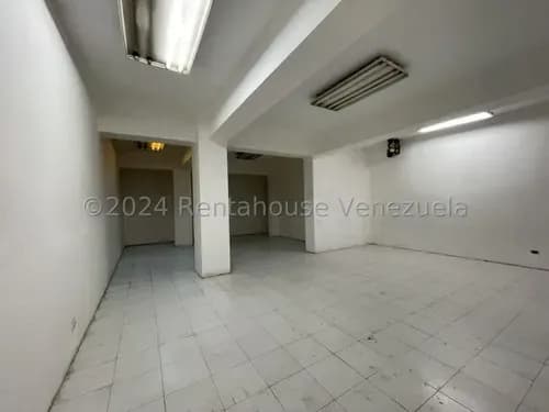 Yb Se Vende Local Comercial En La Avenida Panteón #23-9558