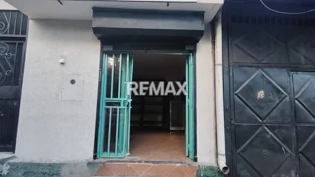 Local Comercial En Alquiler Avenida Lucio Oquendo diagonal Colegio Mons. Arias Blanco. Area: 16 Mts2