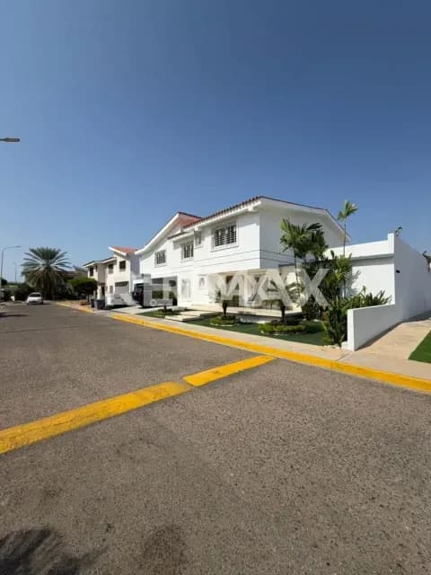 Townhouse en Venta Villa Hermosa Urb. Canta claro