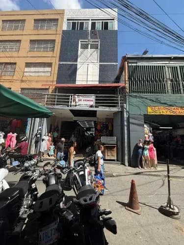 Edificio Edificio Comercial En Venezuela El Cementerio