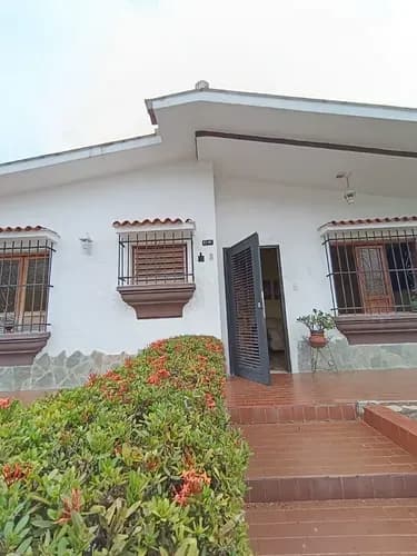 Py Casa En Venta En Trigal Norte De Una Planta Para Remodelar Calle Cerrada