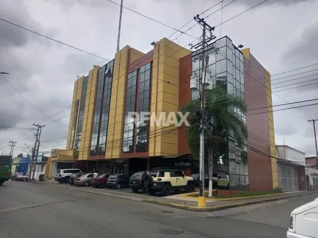Oficina de 22 m² en alquiler. Centro Empresarial Karelvis, zona centro, Maturín, estado Monagas.
