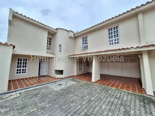 Townhouse En Venta En Mañongo Naguanagua Edo. Carabobo Excelente Ubicación Vigilancia Maletero Parrillera Piscina