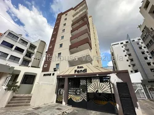 Apartamento En Venta Urbanizacion El Bosque Maracay Planta Total, Terraza Y 3 Puestos!