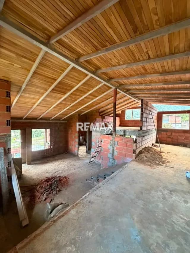 Apartamento en venta en obra gris ubicado en el 2do piso del Edif San Antonio del sector La Flecha de la población de la Puerta
