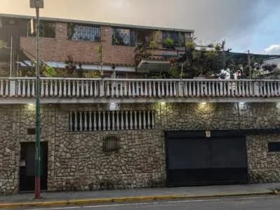 Casa Quinta en La California: 4 hab, 3 baños, 2 puestos y gran potencial.