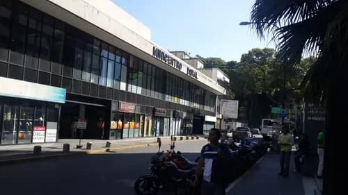 Excelente Oportunidad De Negocio, Local En El Centro Comercial El Doral, En La Torre Credicard, Listo Para Firmar, Trato Directo Con El Dueño