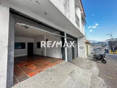 Se Alquila Local Comercial en el Barrio san Carlos carrera 16 entre calles 14 y 15