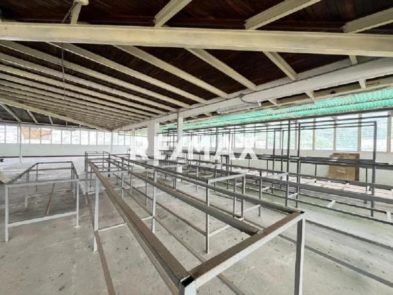 Venta de Piso Industrial en Ruiz Pineda, PH