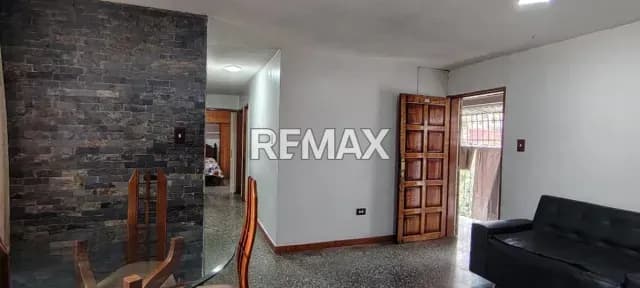 EN VENTA ¡Oportunidad Única en UD3 Piso Bajo + 2 Puestos de Estacionamiento en Plena Avenida
