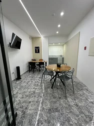 Alquiler En El C.c. Camoruco (ag) Oficina De 30 Mts ! 1 Baño Canon 380$ 2 Meses De Depósito 2 Meses Adelantado 1 Mes De Comisión Contrato 150$ Paga El Inquilino: Servicio De Internet C