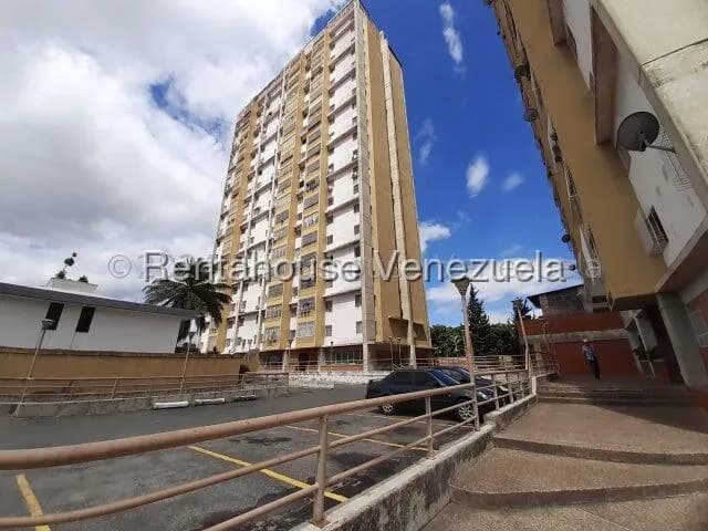 Apartamento (Multiples Niveles) en Alquiler en Centro, Lara