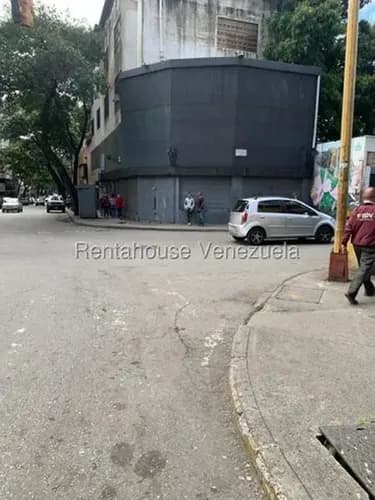 Amplio Local 3 Niveles A Orilla De Calle En Alquiler Pquia.santa Teresa I