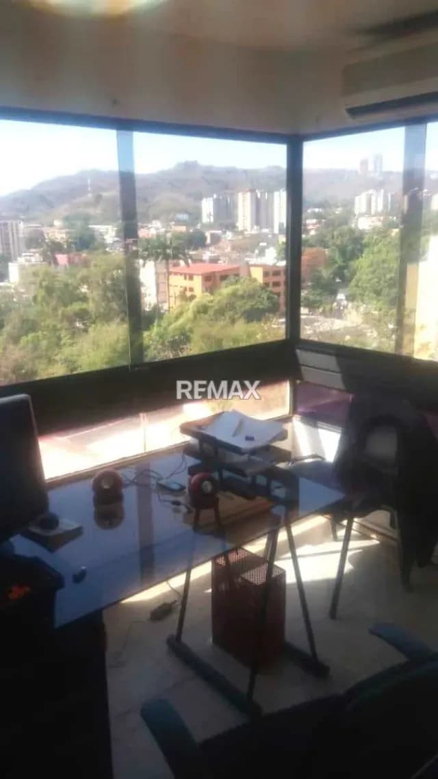 Ofrezco en Venta Oficina Torre Residencial Suite 123, Av. Bolivar Norte. V