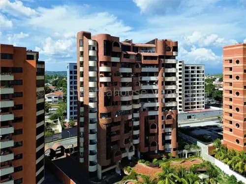 Karen Burgos Vende Asombroso Penthouse En Obra Gris, Ubicado En La Zona Este De Barquisimeto, Con Una Maravillosa Arquitectura Y Espectaculares Espacios Abiertos.