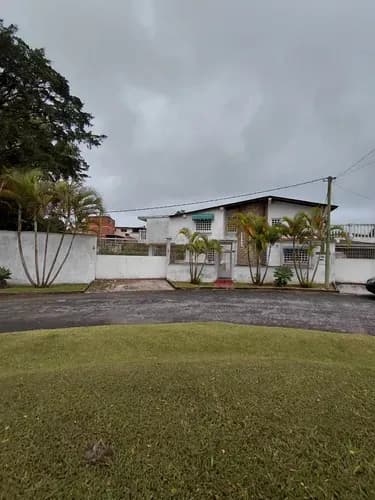 Casa Remodelada Con Acabados De Primera Jardines 5 Hab 7 Baños 8 Puestos Piso De Porcelanato Y Mármol Terraza Tanque Anexo Vista Espectacular Documentos Al Día Listos Para Firmar