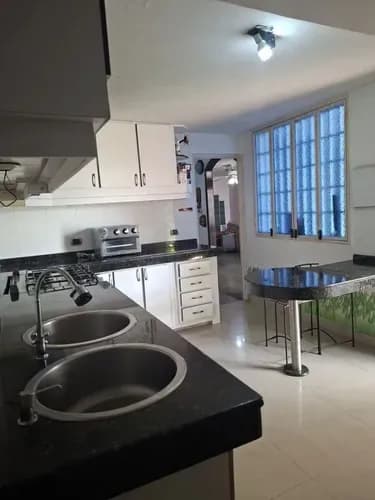 Casa En Naguanagua , Urb Las Quintas . Ag / 8c97brif