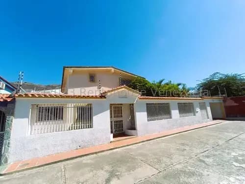 Jip 25-14071. Rentahouse Vende Casa Amoblada De 234 Mts2, Sistema De Vigilancia Satelital Y Cerco Electrico. En Urb La Mora Ii, La Victoria.
