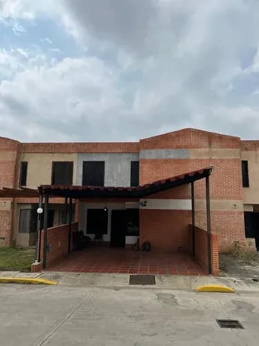 Town House, Conj. Res. Manantial Dorado. San Diego - Valencia. Vzla.
