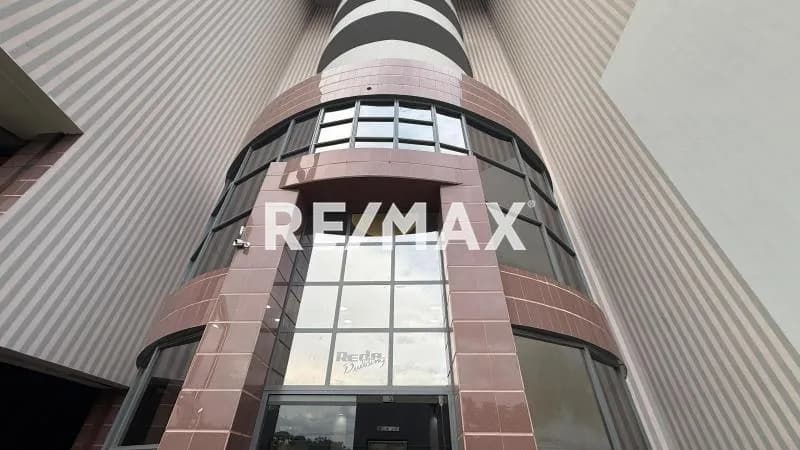 Alquiler oficina Amoblada en CC Reda Building