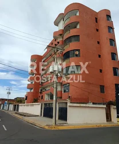 En Venta Apartamento En Pleno Casco Centra De Tucacas, Con Balcon En El Conjunto Puerta Dorada