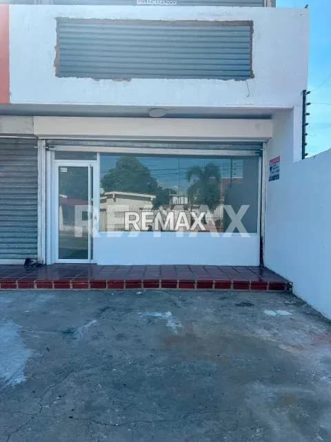 Alquiler de local comercial a pie de calle en urbanización Coromoto