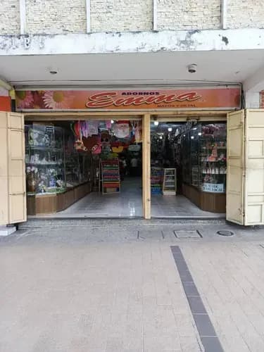 Local En Av. Bolívar Centro, Valencia. Pll-329