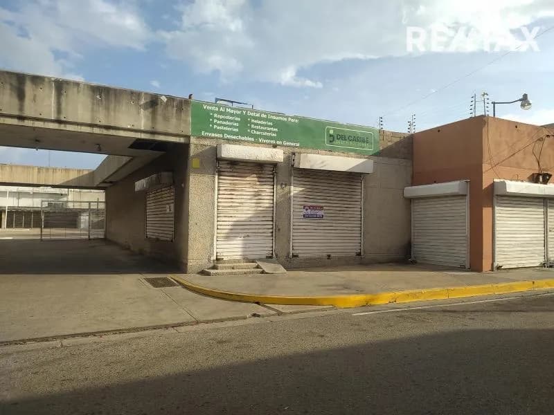 Local en Alquiler, Centro de Punto Fijo.