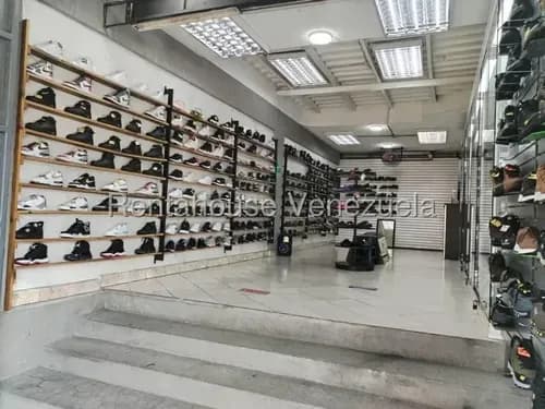 Una Inversión Segura En Una Zona De Alto Tráfico Se Vende Un Fondo De Comercio El Local Comercial Esta Ubicado En El Centro De Valencia Av Lara Entre Farriar Y Paceo Cabriales