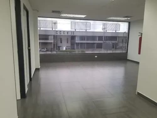 Galpon Y Oficina Con Área Para Exhibición En Zona Industrial Castillito Ag