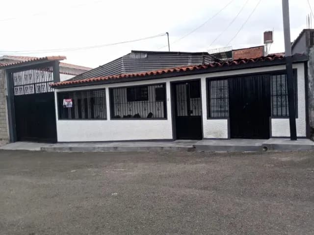 Se vende casa ubicada en cordero la pradera .
