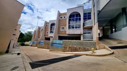 Momentum Town House En Obra Blanca En El Conjunto Residencial Mykonos Urb. Terrazas Del Country Guataparo Valencia Edo. Carabobo.