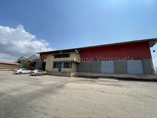 Diana Blanco Vende Excelente Galpón En Zona Industrial 2 Barquisimeto, Distribuido En Oficinas, Comedor, Área De Carga Y Descarga.