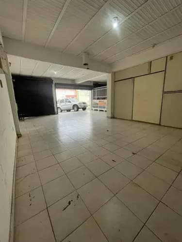 En Venta Amplio Galpón En San Blas Valencia